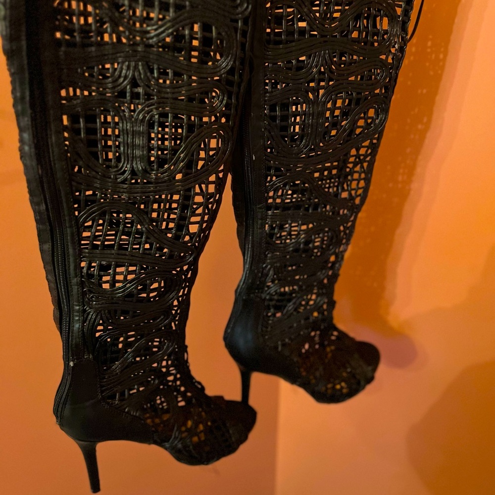 Gently loved, knee high, lace up stiletto